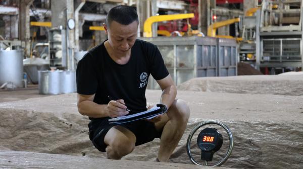 今良造釀酒:精益求精促轉(zhuǎn)型 盡職盡責守初心——記今良造釀酒工匠茍朝彬 今良造釀酒:精益求精促轉(zhuǎn)型 盡職盡責守初心——記今良造釀酒工匠茍朝彬